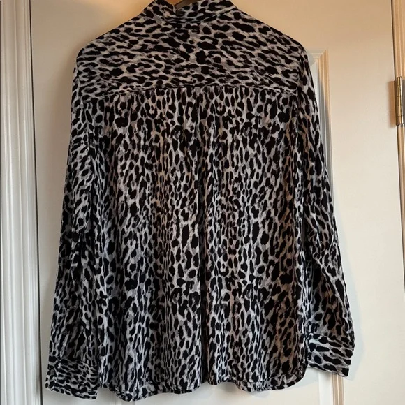 3 Blouses: Banana Republic and Loft - Picture 9 of 13